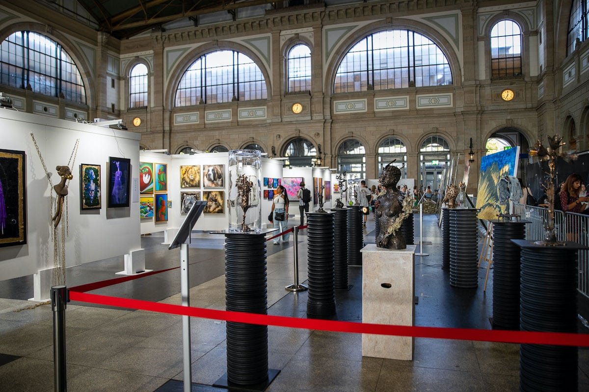 Artbox Gallery Exhiition In Zurich Train Station